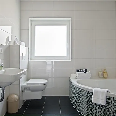 Private Rooms Hannover - Room Agency Homestay *